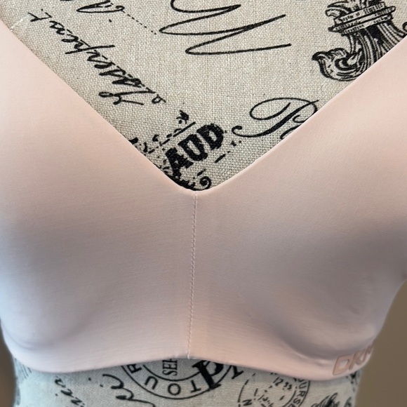 **DKNY Soft Blush/pale pink adjustable strap lightly padded bra Sz 32B - Picture 7 of 16